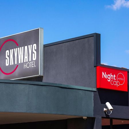 Nightcap At Skyways Hotel Melburne Exterior foto