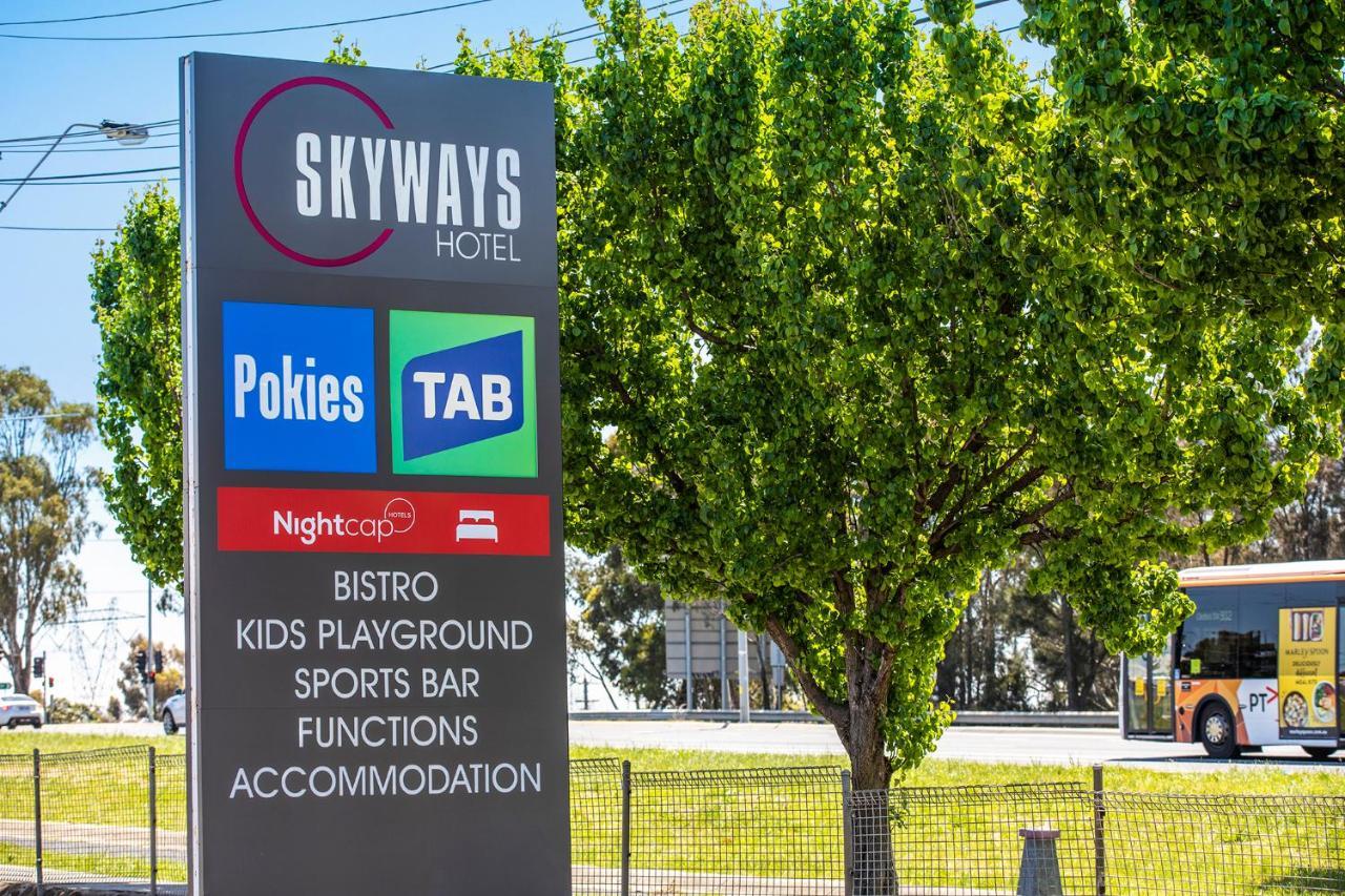 Nightcap At Skyways Hotel Melburne Exterior foto
