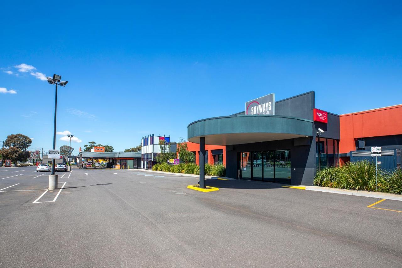 Nightcap At Skyways Hotel Melburne Exterior foto