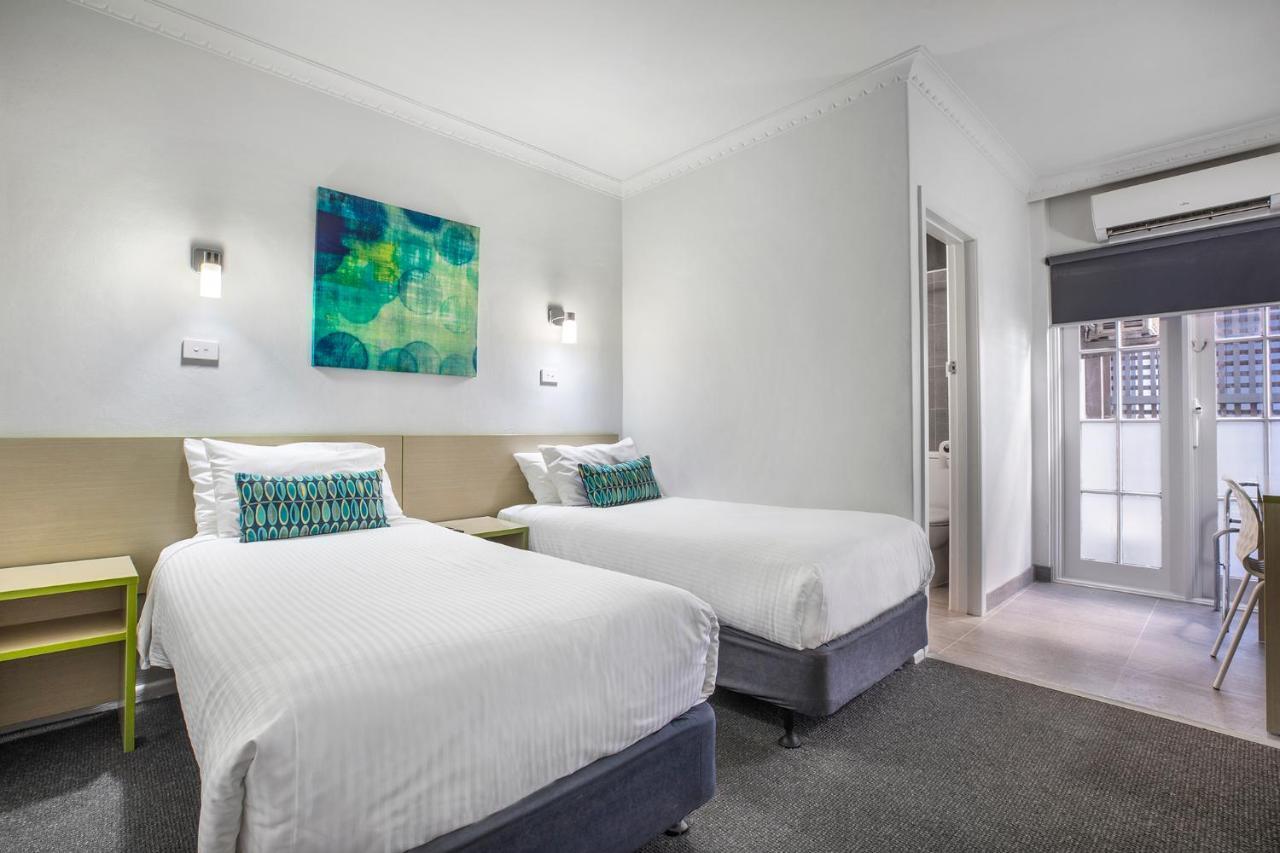 Nightcap At Skyways Hotel Melburne Exterior foto