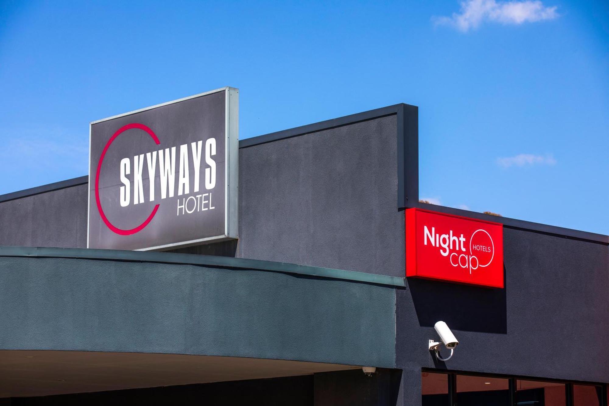 Nightcap At Skyways Hotel Melburne Exterior foto