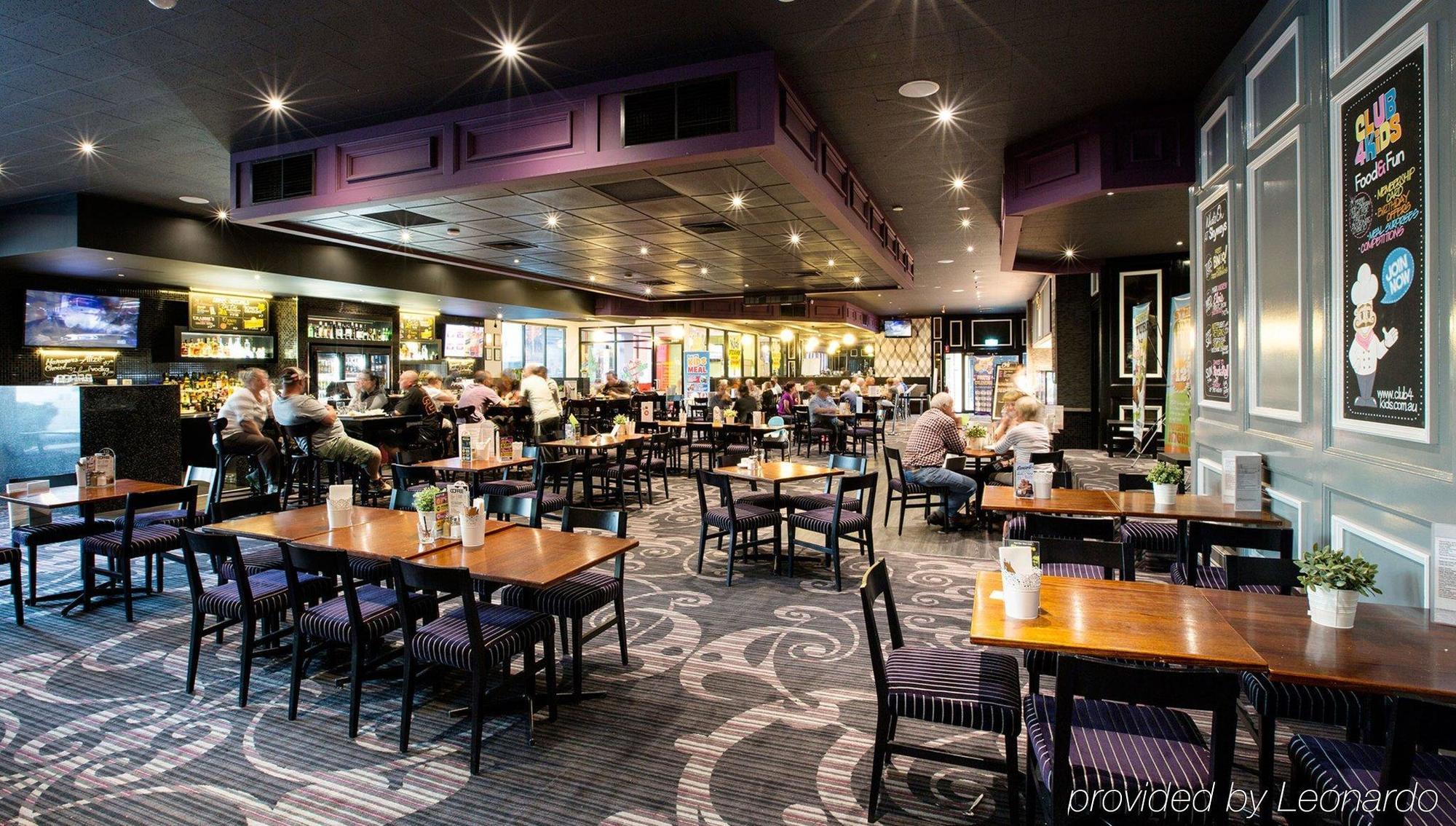 Nightcap At Skyways Hotel Melburne Exterior foto