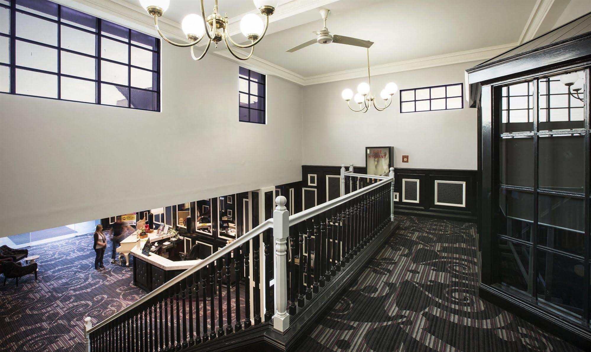 Nightcap At Skyways Hotel Melburne Exterior foto