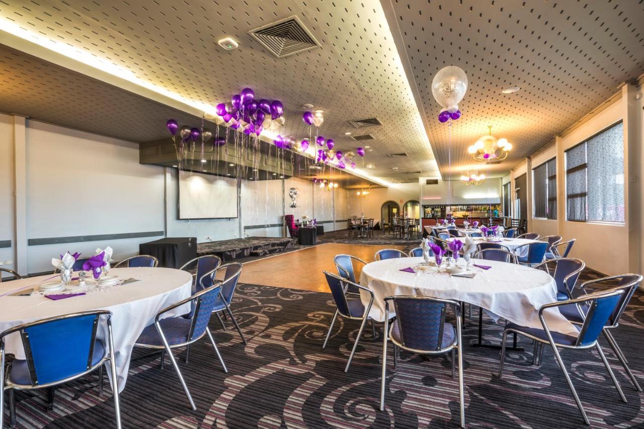 Nightcap At Skyways Hotel Melburne Exterior foto