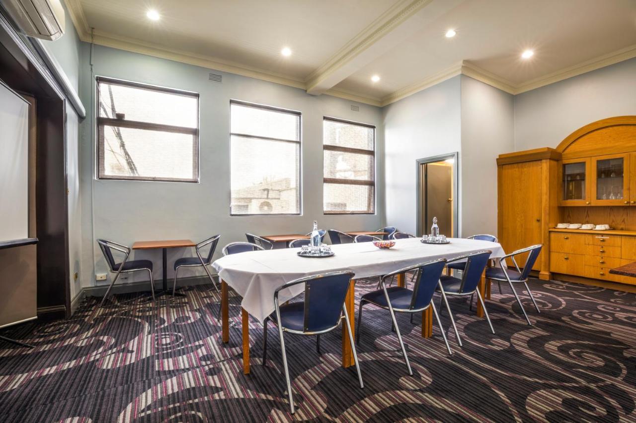 Nightcap At Skyways Hotel Melburne Exterior foto